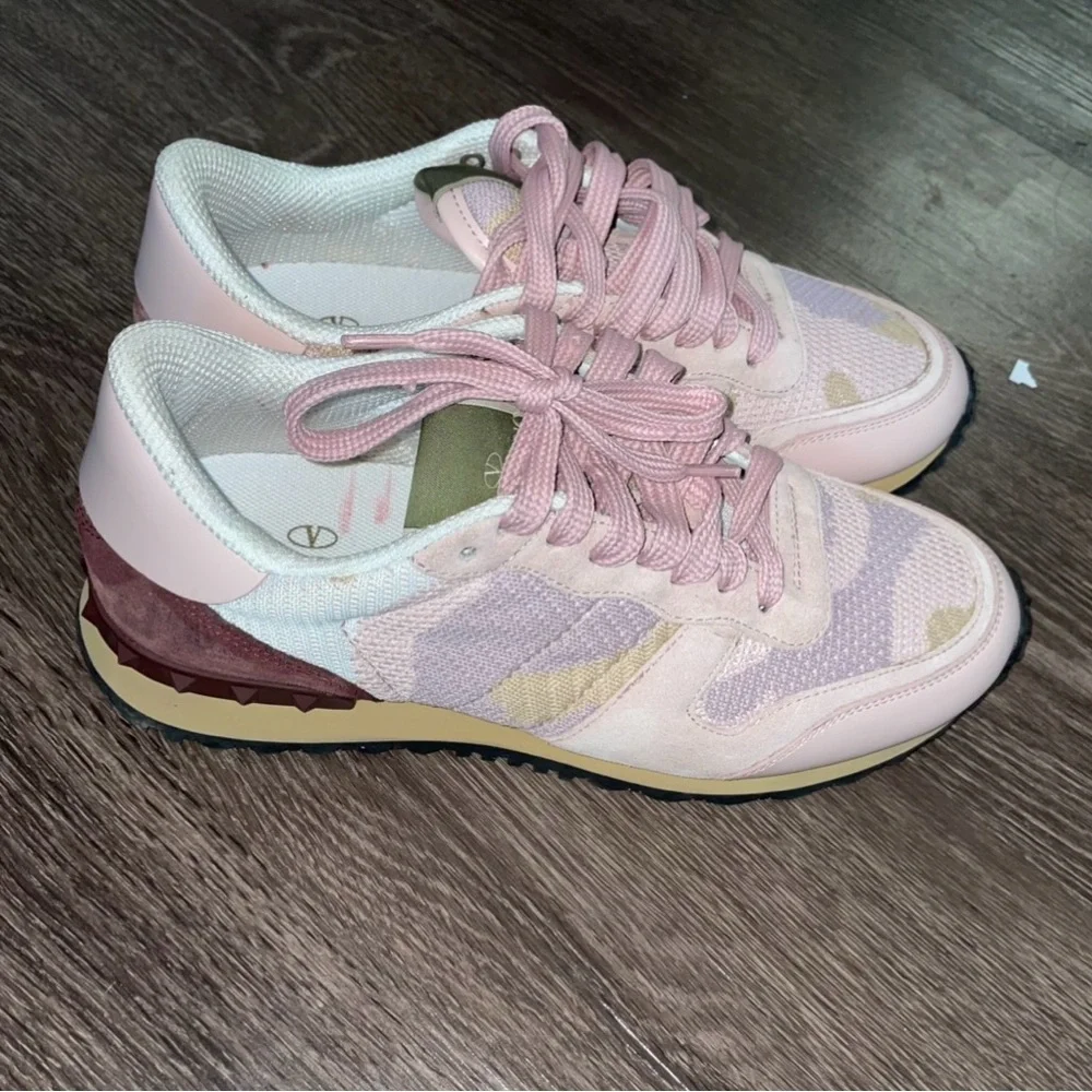 Valentino Garavani Rockrunner Camouflage/Pink Lace Up Sneaker Rockstud 37 1/2